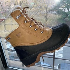 Sorel warm weatherproof/ waterproof boots.